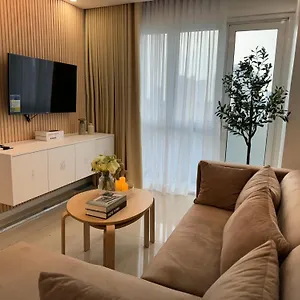 100 West Makati Aparthotel Makati City